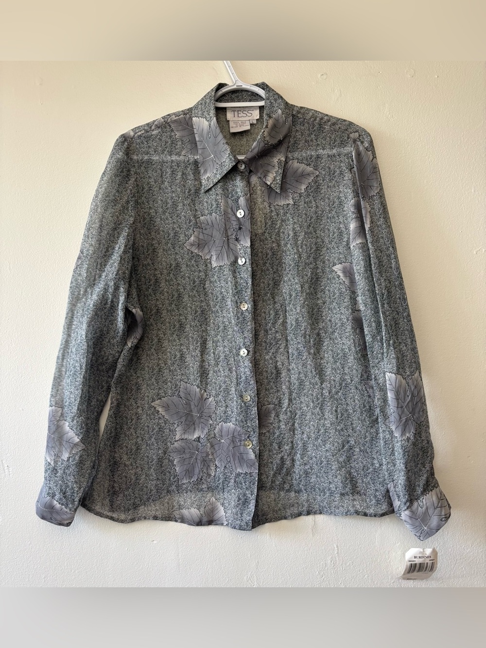 NWT Vintage TESS 100% Silk Gray Leaf Print Button Down Blouse Large